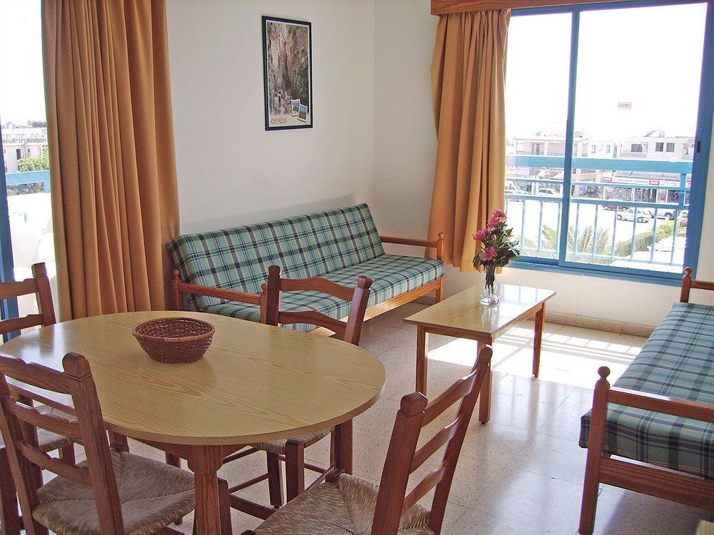 Tasmaria Aparthotel Paphos ภายนอก รูปภาพ