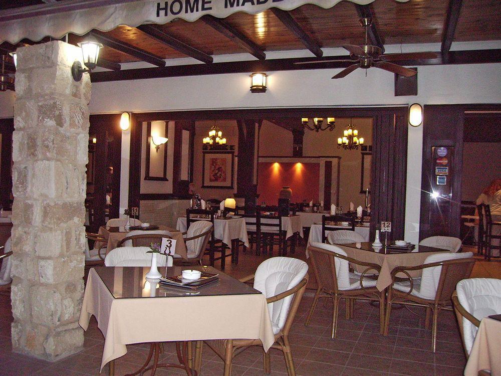 Tasmaria Aparthotel Paphos ภายนอก รูปภาพ